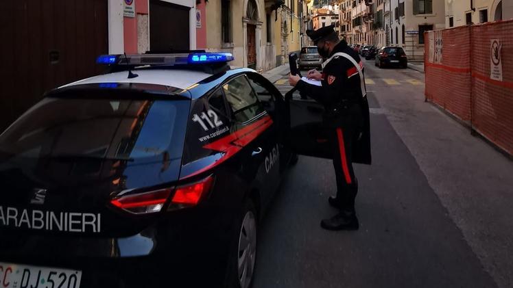I carabinieri stanno indagando sull’aggressione a un medico che stava consegnando delle mascherine 