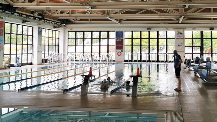 La piscina di Palazzolo:  il Comune ha accantonato 400 mila euro per farsi garante del pagamento delle rate del mutuo da parte dei gestori