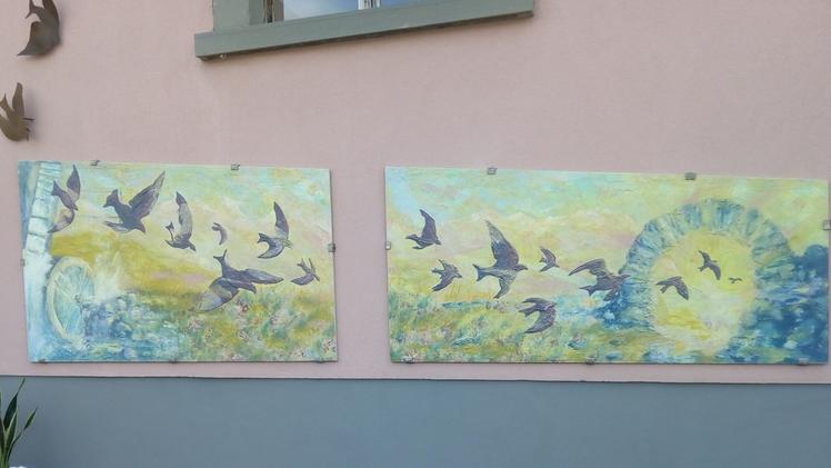 I pannelli dipinti collocati sull’Istituto comprensivo di Bienno