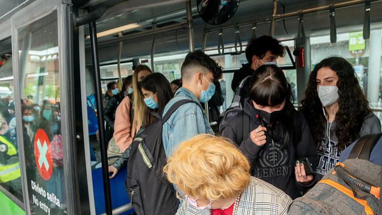 Il limite massimo di trasporto passeggeri sui mezzi pubblici in Lombardia è stato innalzato per rispondere alle maggiori richieste di mobilità  