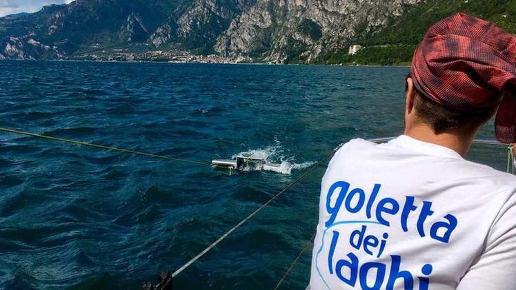 La Goletta di Legambiente ha rilevato inquinamento da colibatteri in circa la metà dei punti monitorati lungo le coste del lago di Garda