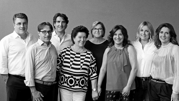 Da sinistra Andrea, Ilario, Orlando, Margherita, Marilena, Valeria, Roberta e Federica Niboli della famiglia al vertice del gruppo valsabbino