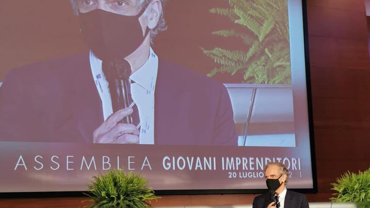 L’intervento di Gian Luca Rana  durante l’assemblea a Brescia