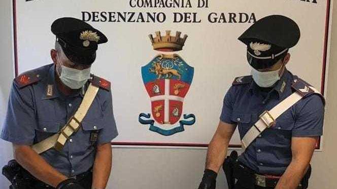 I carabinieri della Compagnia di Desenzano con i 6 chilogrammi di cocaina sequestrati a due magrebini