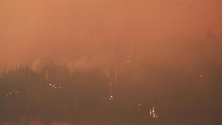 Il fumo dovuto all'incendio nella riserva di Butte Valley, in California