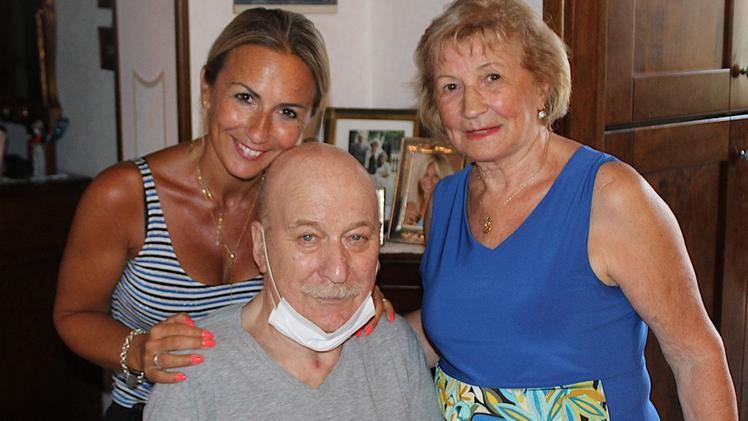 Marcello Leali, falegname in pensione, è finalmente tornato a casa e ha potuto riabbracciare la moglie Rita e la figlia Michela