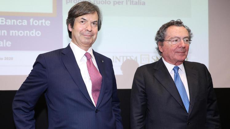 I vertici di Intesa Sanpaolo: l’amministratore delegato, Carlo Messina, e il presidente Gian Maria Gros-Pietro