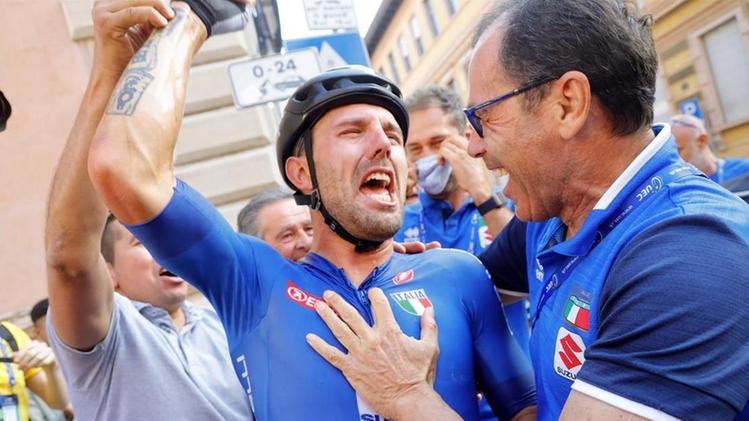 Sonny Colbrelli esulta sul traguardo di Trento: è campione d’EuropaSonny Colbrelli  sul podio di Trento con i figli Vittoria e Tomaso: una gioia da condividere con i propri cariColbrelli esulta con il ct azzurro Davide Cassani FOTO BETTINI
