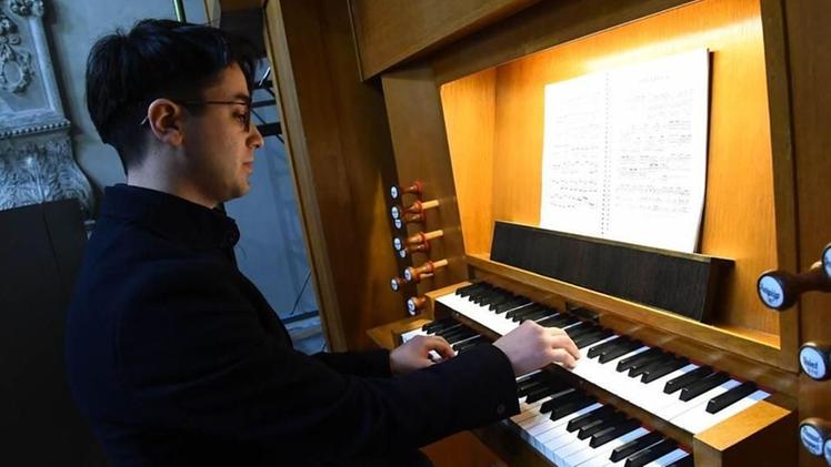 L’organista Luciano Carbone: appuntamento con l’Amati Organ Gala