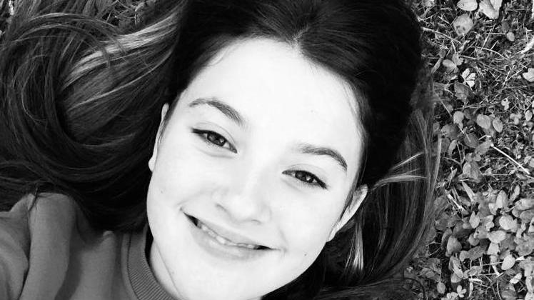 La 14enne Viola Balzaretti sorridente in una fotografiaLa casa di via Boschette a Portese dove si è consumata la tragedia in cui ha perso la vita la studentessa dell’Istituto Enrico Medi di Salò 