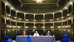 Alla presentazione alla stampa sul palco del Teatro Sociale di «Viaggio teatrale nell’universo femminile»Nato a Bergamo il 26 giugno 1944, Luigi Mahony è nel Cda del Ctb