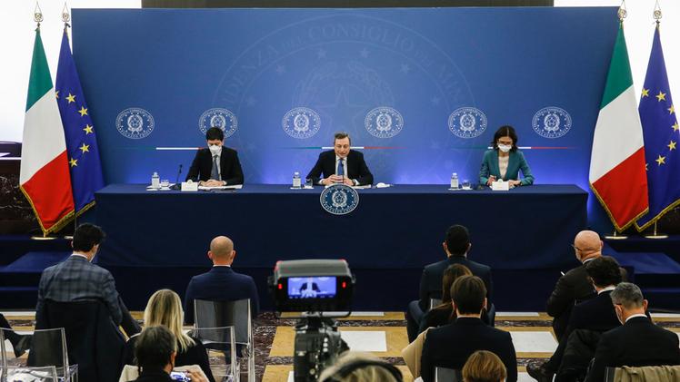 Speranza, Draghi e Gelmini alla conferenza stampa di illustrazione delle nuove misure ANSA