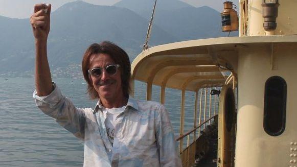 3 settembre 2016: a bordo della motonave Capitanio per girare il video di «Infinità infinita» sul lago d'IseoAlberto Fortis, cantautore: 66 anni e oltre 40 di carriera alle spalle