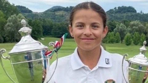 Lo stile inconfondibile di Giorgia Scortichini: a 12 anni è campionessa italiana under 14Giorgia Scortichini con papà Filippo: è tesserata per il Golf FranciacortaGiorgia Scortichini con due degli innumerevoli trofei vinti