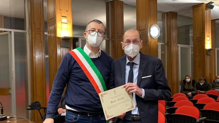 La consegna della cittadinanza  onoraria a Mario Cocchi