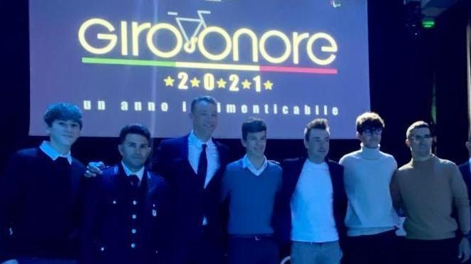 Davide Donati, secondo da destra,  sul palco del Giro d’Onore di Roma