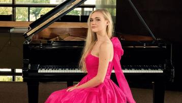 La pianista Mia Pecnik ospite questa sera del Talent Music Master