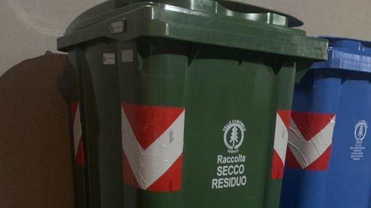 Una delle presentazioni  della raccolta puntuale dei rifiuti organizzate a Darfo BoarioUn contenitore  per il residuo secco non riciclabile in uso a Darfo Boario