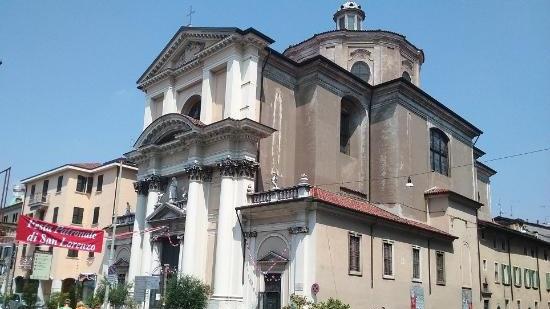 La chiesa di San Lorenzo, a Brescia, dove il giovane aggredito ha trovato rifugio