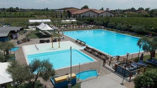 Il centro sportivo a Lugana di Sirmione: le piscine saranno riqualificate 