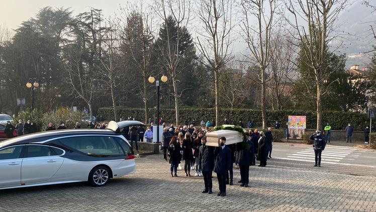 Il funerale della giovanissima Irene Sala a Villanuova sul Clisi