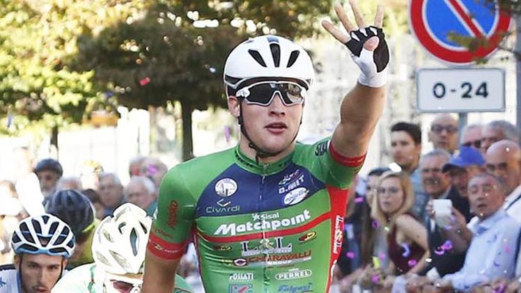 Damiano Cima  in maglia Nippo Fantini festeggia sul podio la vittoria della tappa numero 18 del Giro d’Italia 2019, la Valdaora-Santa Maria di Sala: è il 30 maggioImerio Cima esulta per un successo da dilettante nel 2017: si è ritirato a soli 24 anni dopo un grave incidente