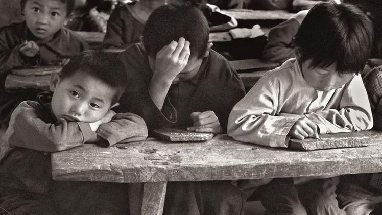 Da «My classroom», del 1983, di Zeng Yi: sin dagli anni Settanta documentava il volto della Cina più nascosto