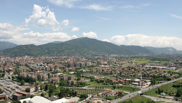 Una veduta panoramica del monte Maddalena a Brescia