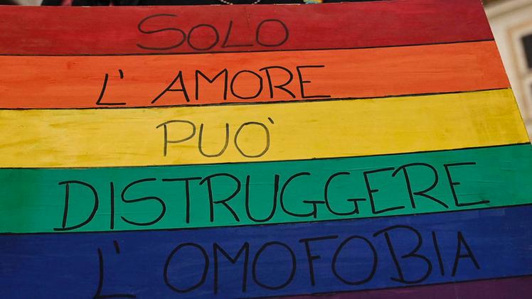 Nella Giornata internazionale contro l’omofobia si denunciano le ancora troppe violenze e discriminazioni