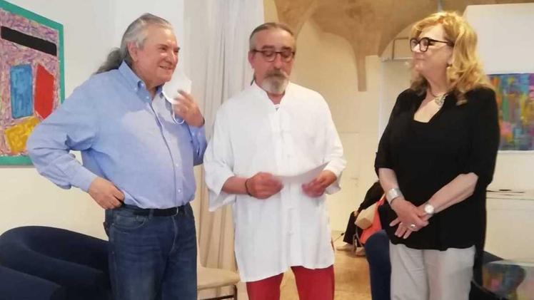 L’artista con Roberto Bianchi e l’assessore Roberta Morelli