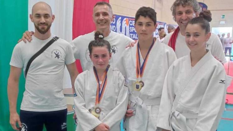 I ragazzi della Judo Calcinato: 9 le medaglie conquistate a Ciserano