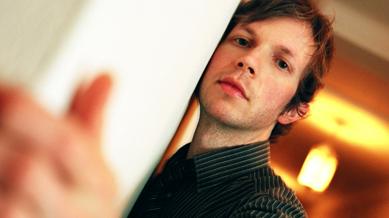 Beck, star americana  del rock alternativo dagli anni ’90. Suo il compito di chiudere il festival Gardalo! domenica