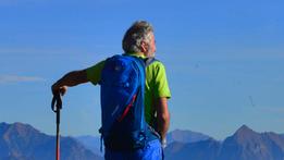 Osservando il panorama dai crinali del Monte Carena