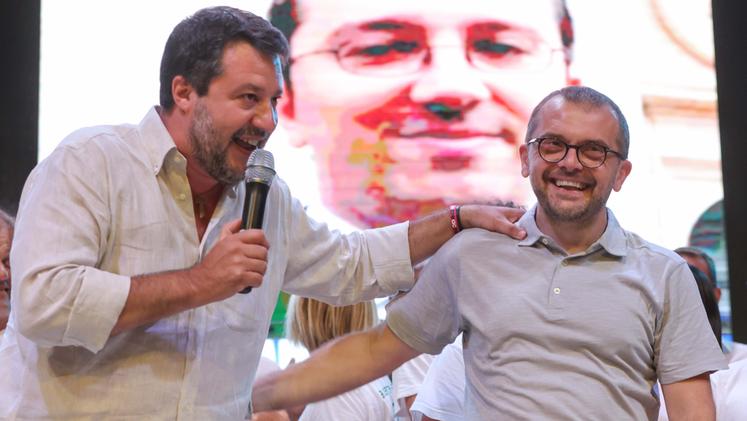 Salvini mentre incorona Rolfi domenica sera ad Adro: annuncio smentito a stretto giro dagli alleati