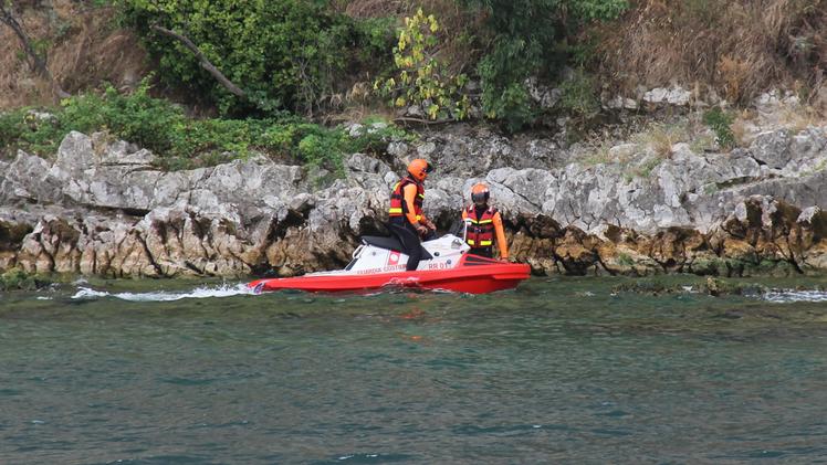 Le moto d'acqua della Guardia Costiera sul lago di Garda