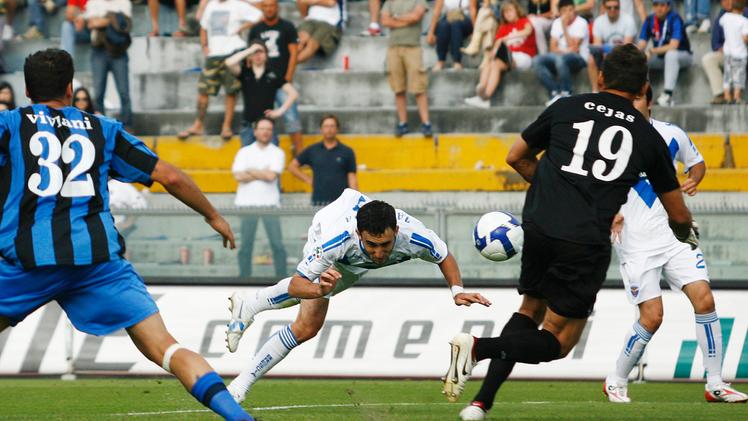 Il colpo di testa vincente firmato da Fabrizio Zambrella il 30 maggio 2009: Pisa ko 1-0 e condannato alla retrocessione, mentre il Brescia vola ai play-off forte del quarto posto finale in campionatoMarco Zambelli esulta dopo il gol segnato al Pisa il 15 settembre 2007: è il primo centro della sua carriera