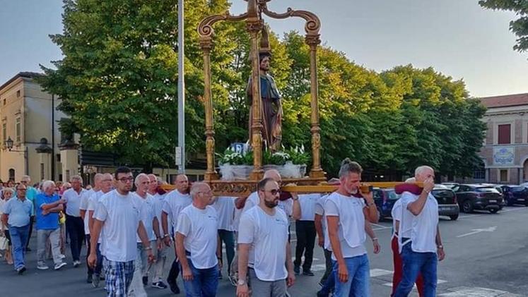 Ghedi: immagine di repertorio della processione con la statua di San Rocco