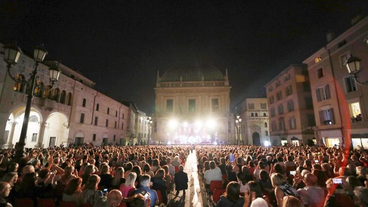 Il concerto del trio Il Volo in piazza della Loggia (foto OnlyCrew)