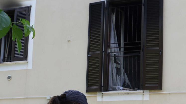 L'esterno dell'appartamento di via Ziziola coinvolto dall'esplosione