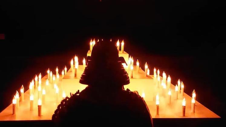 Samurai, il rituale delle cento candele: è nella sala che apre il percorso della mostra «Yōkai. Le antiche stampe dei mostri giapponesi» aperta venerdì 15-20, sabato e domenica 10.30-20.