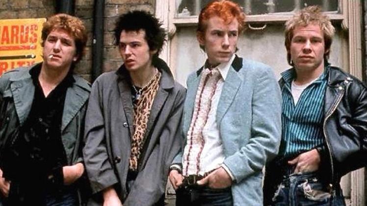 Steve Jones, Sid Vicious (subentrato a Glenn Matlock), Johnny Rotten e Paul Cook: i Sex Pistols nel 1977