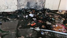 I danni provocati dal raid incendiario dei vandali entrati in azione alle scuole  elementari di Cellatica