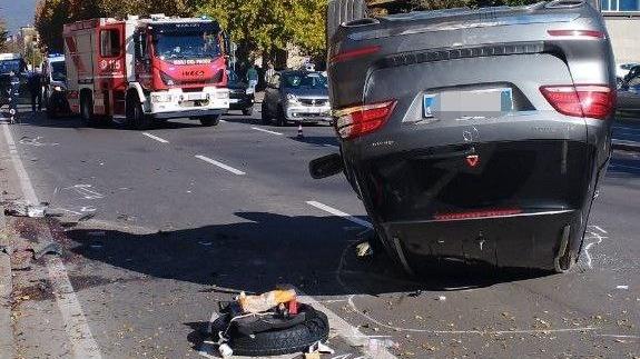 Incidente stradale a Brescia via Tartaglia, due auto coinvolte