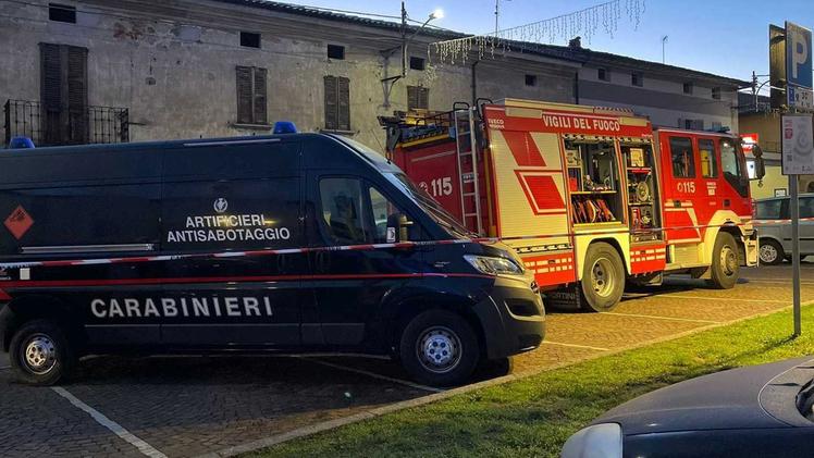 L’intervento dei carabinieri del nucleo antisabotaggio di Milano che  hanno brillare l’ordigno