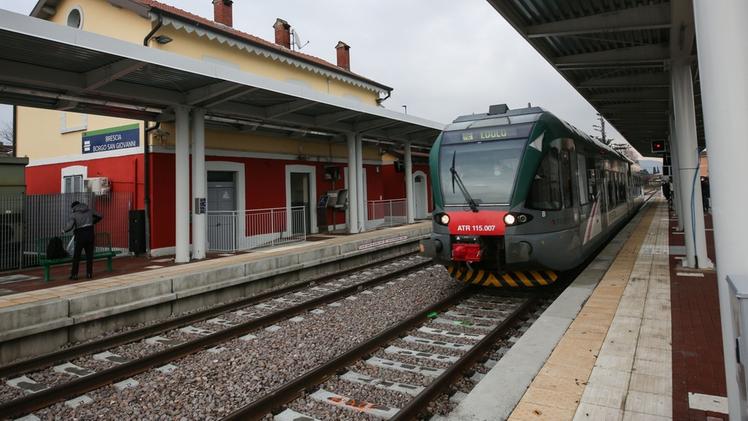 La stazione di Borgo San Giovanni è stata riqualificata dal Comune nell’ambito del progetto «Oltre la strada» con l’obiettivo a lungo termine del treno metropolitano