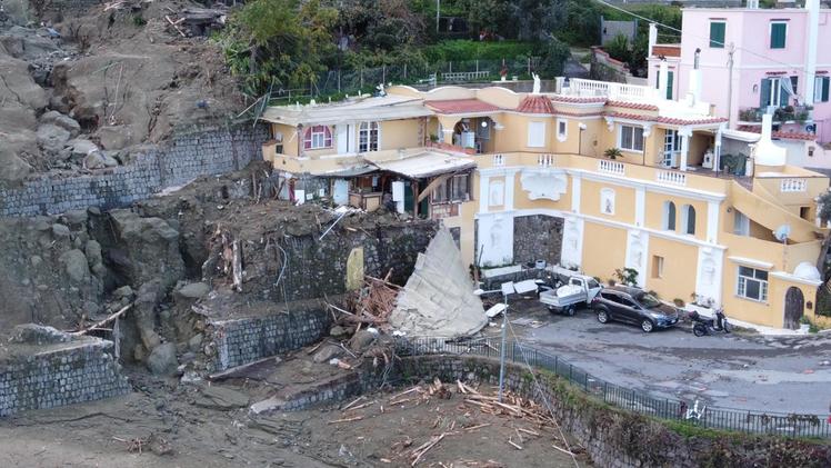Una immagine dall'alto della devastazione causata dalla frana a Casamicciola
