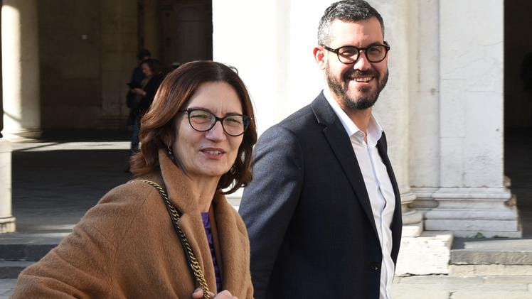 Mariastella Gelmini ha criticato apertamente la manovra votata dal governo di Giorgia MeloniMariastella Gelmini con l’onorevole di Azione Fabrizio Benzoni a Brescia