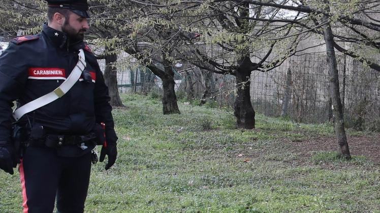 Uno dei carabinieri impegnati nelle indagini sul delitto avvenuto nella zona di «Brescia Due»