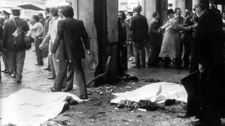Un'immagine scattata subito dopo la strage di piazza Loggia, il 28 maggio 1974