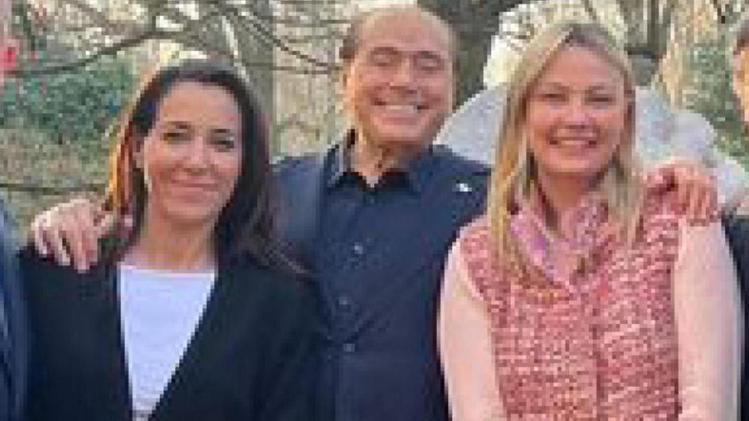 Licia Ronzulli, Silvio Berlusconi e Simona Tironi alla presentazione degli eletti di Forza Italia al Pirellone